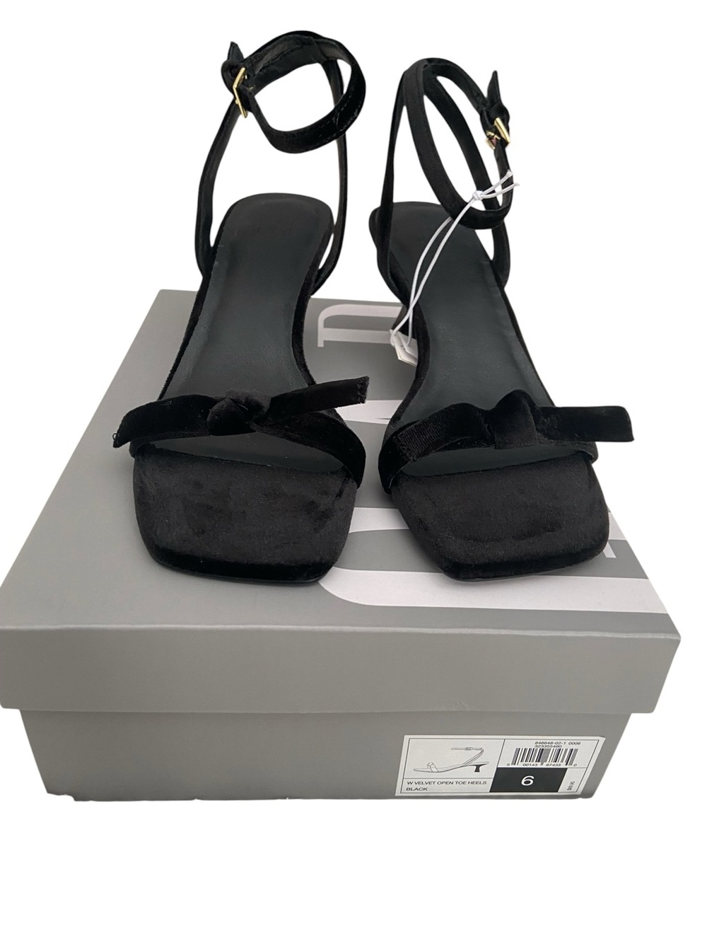 NIB GAP VELVET OPEN TOE KITTEN HEEL SIZE 6
